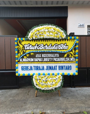 Papan Bunga Duka di Bonatua Lunasi